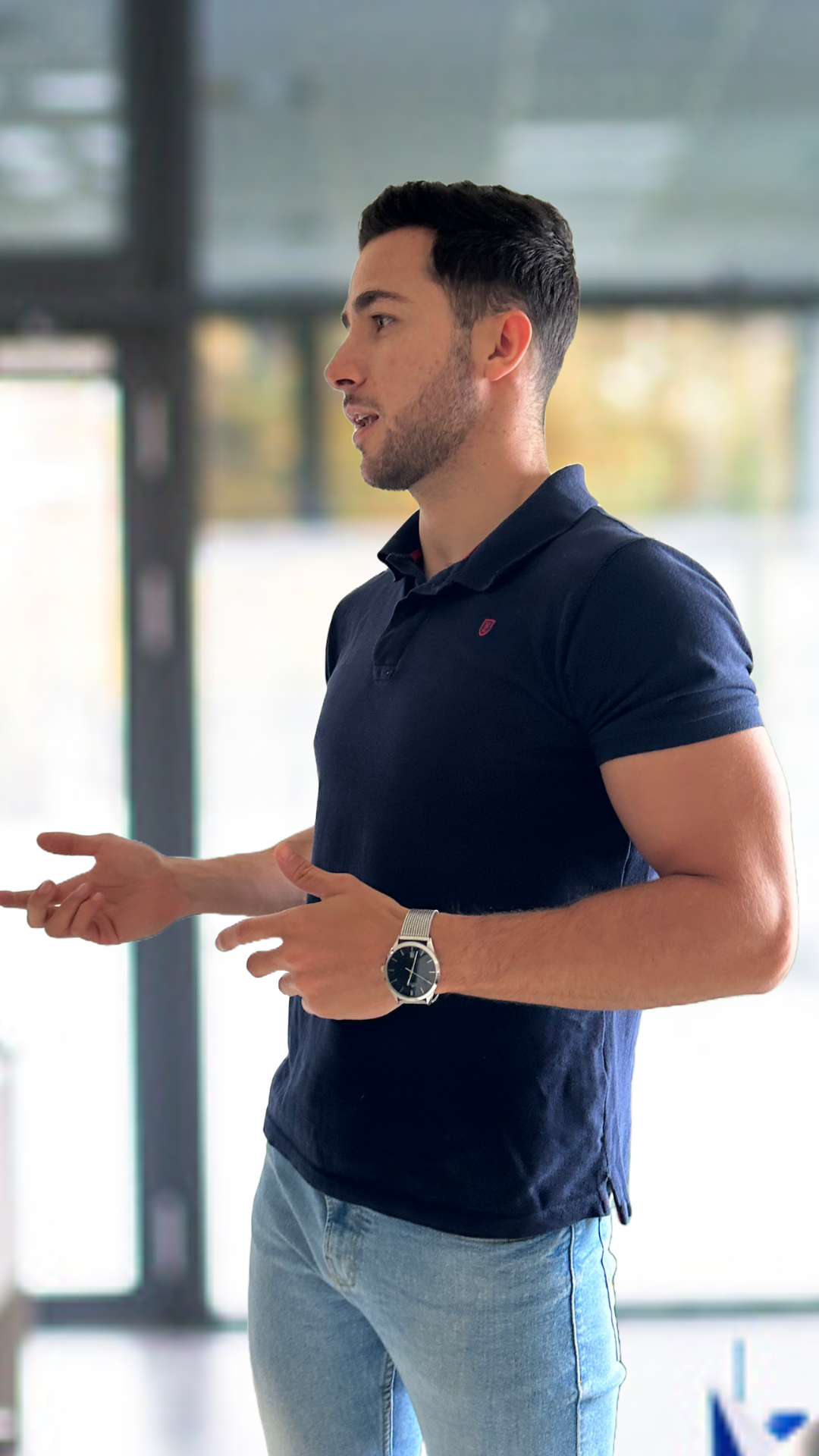 Foto de Víctor Ramírez en una ponencia